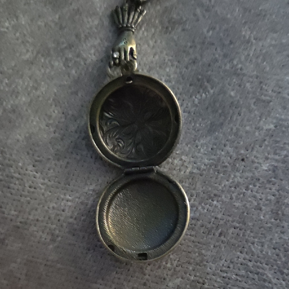 Sweet Romance Goldtone and Black Pendant Necklace - Picture 3 of 3